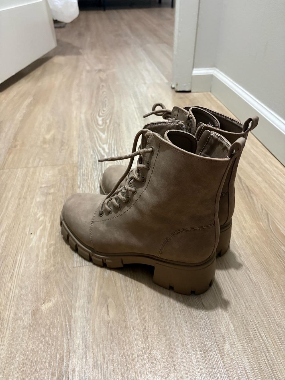Fall boots - Picture 3 of 4